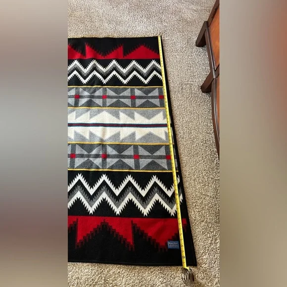 Pendleton Beaver State Caliente Wool Robe/Blanket. Black, Red & White - Picture 7 of 11